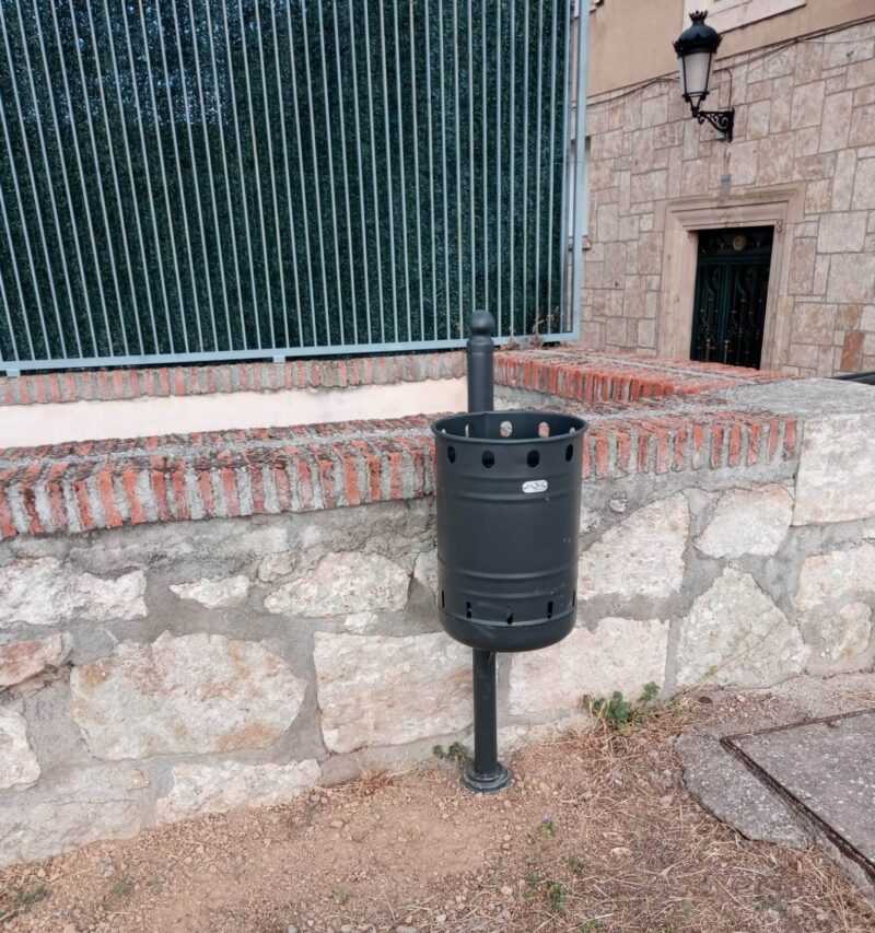 Instalación de papeleras en la muralla