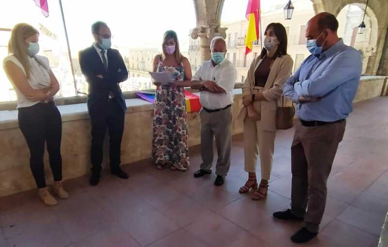 Izado de bandera y lectura de manifiesto con motivo del Día Internacional del Orgullo LGTBIQ+