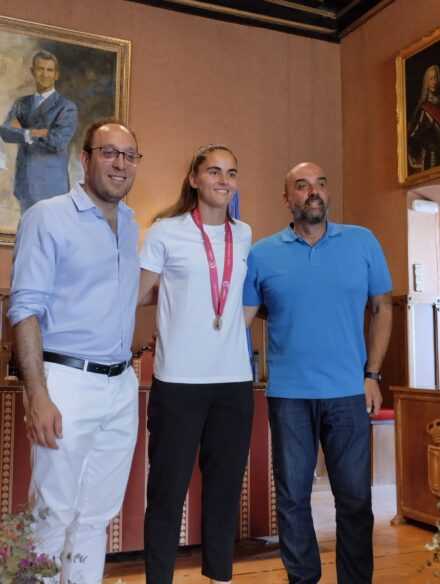 El Alcalde de Ciudad Rodrigo Recibe a Carmen Álvarez Sánchez