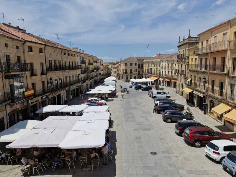 Bando sobre el estacionamiento en la Plaza Mayor durante el verano