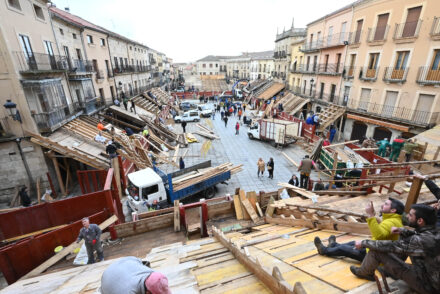 Preparativos para los tablaos del Carnaval del Toro (BIC)