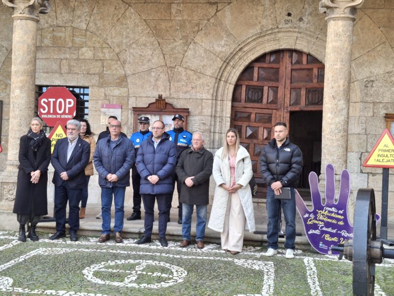 Minuto de Silencio por las Victimas de violencia de género en la Casa Consistorial